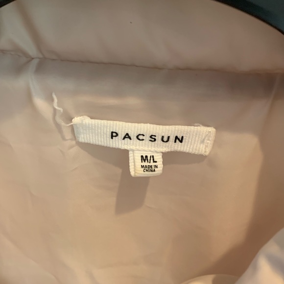 PacSun Cream Puffer Vest, size M/L - Picture 3 of 3